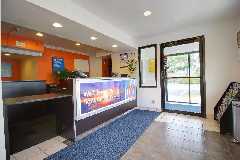 Motel 6 Lantana West Palm Beach, Fl