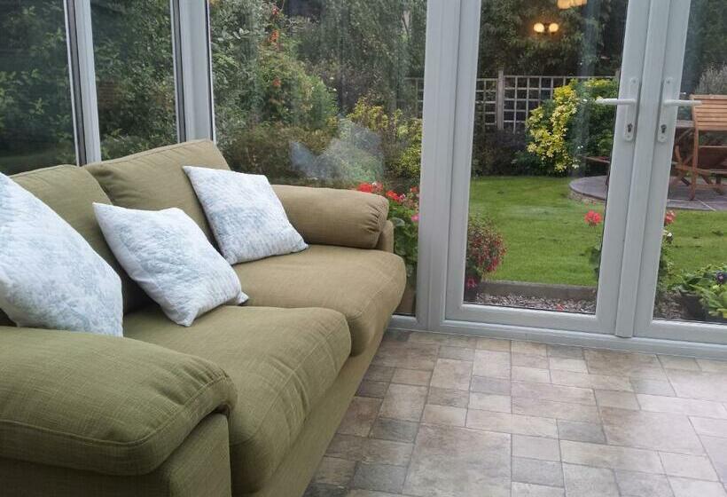 تختخواب و صبحانه Glenade