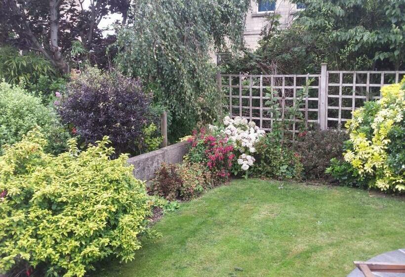 تختخواب و صبحانه Glenade