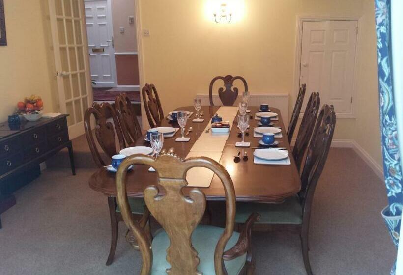 تختخواب و صبحانه Glenade