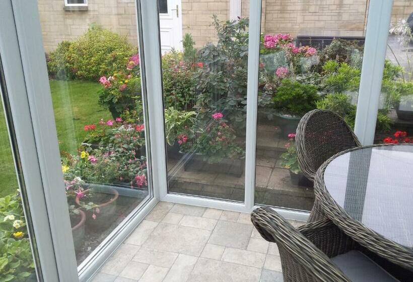 تختخواب و صبحانه Glenade