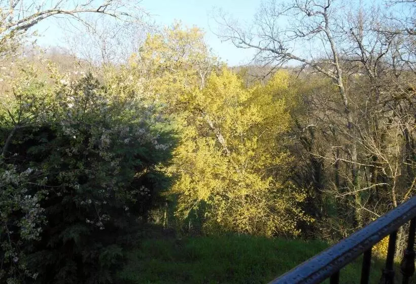 ベッドアンドブレックファースト Le Colombier