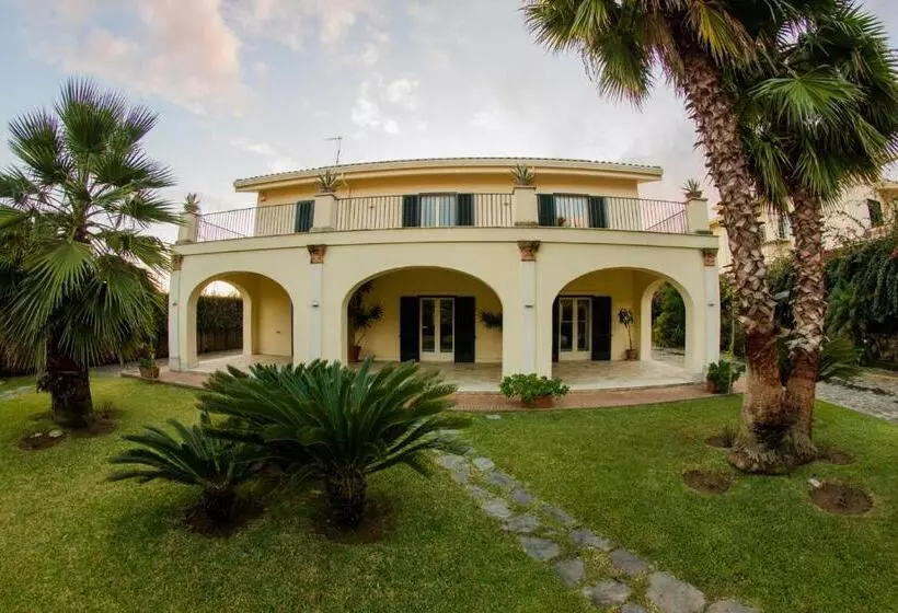 Aamiaismajoitus (B&B) Villa Glicini