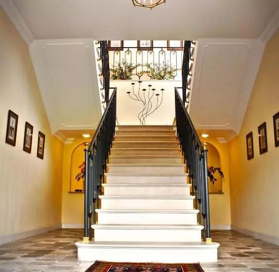 Aamiaismajoitus (B&B) Villa Glicini