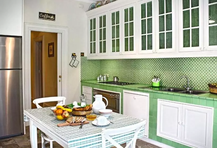 Aamiaismajoitus (B&B) Villa Glicini