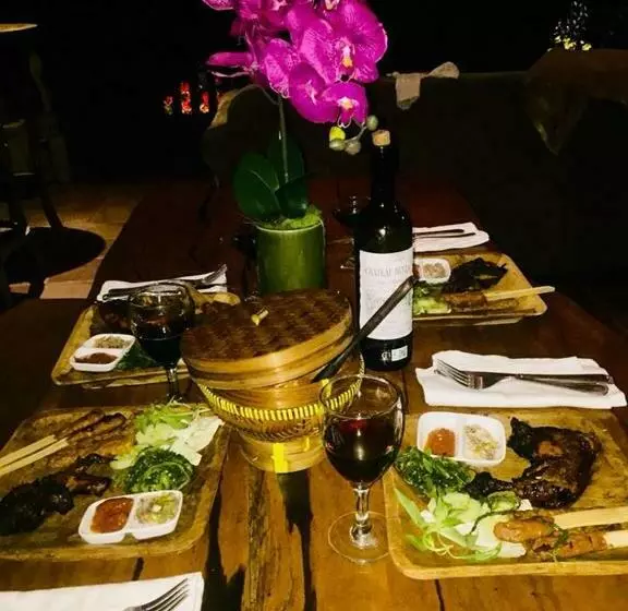 پانسیون Alam Taman Villa