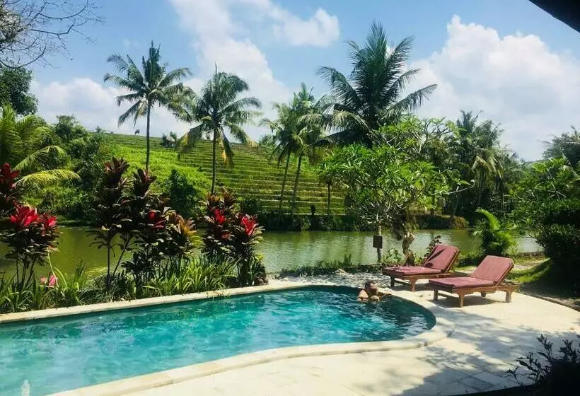 پانسیون Alam Taman Villa