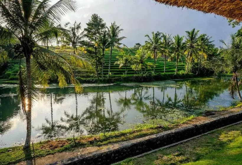 پانسیون Alam Taman Villa