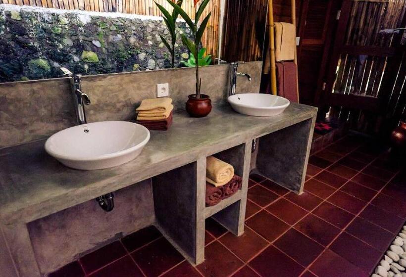 פנסיון Alam Taman Villa