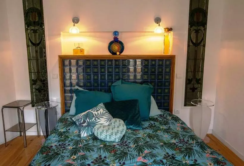 Aamiaismajoitus (B&B) Chambre D Hôtes La Grenade Bleue