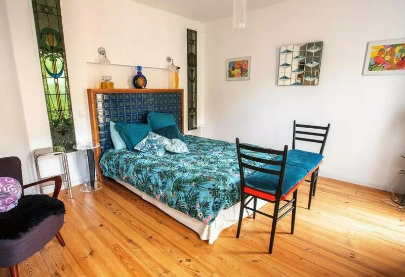 Aamiaismajoitus (B&B) Chambre D Hôtes La Grenade Bleue