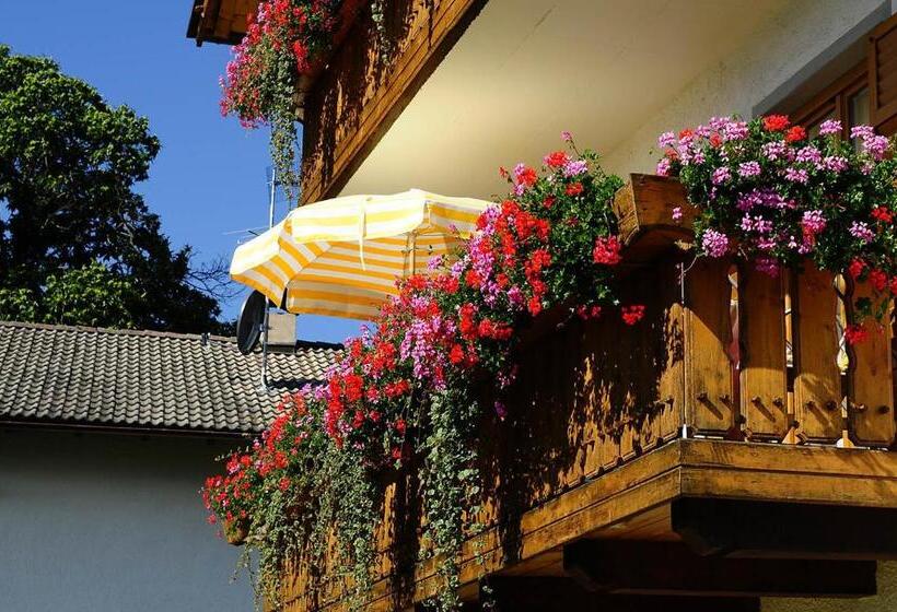 تختخواب و صبحانه Haus Rosengarten