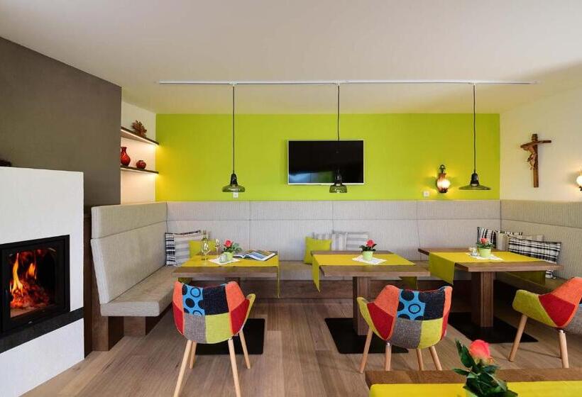 تختخواب و صبحانه Haus Rosengarten