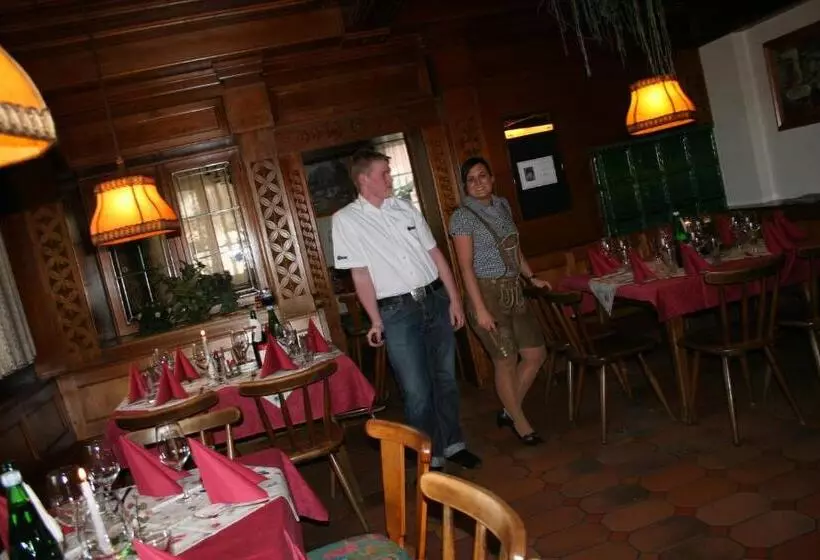 ホテル Gasthof Dorfwirt