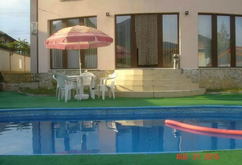 Majatalo Guest House Camellia