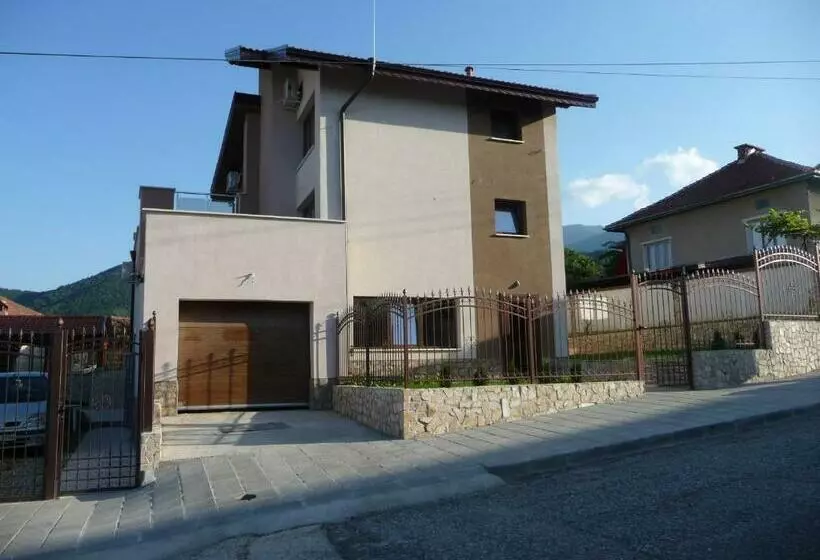 Majatalo Guest House Camellia