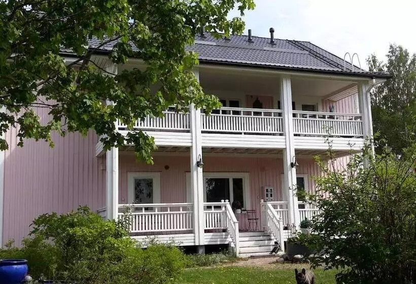 Majatalo Wanha Neuvola Guesthouse