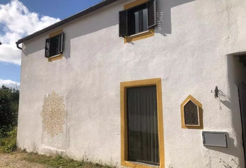 ベッドアンドブレックファースト House Of The Three Marias