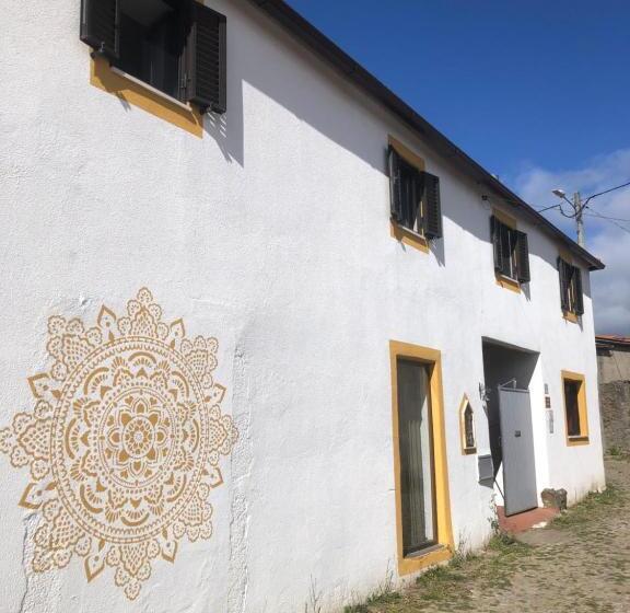 مبيت وإفطار House Of The Three Marias