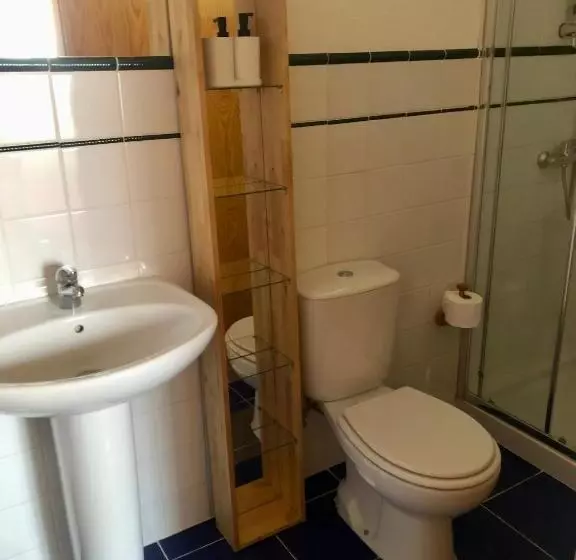 ベッドアンドブレックファースト House Of The Three Marias