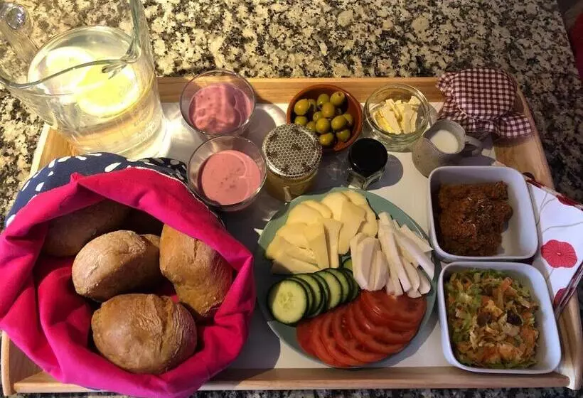 ベッドアンドブレックファースト House Of The Three Marias