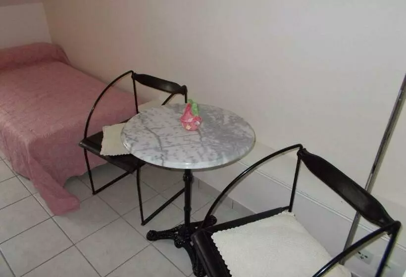 ベッドアンドブレックファースト La Bourgade