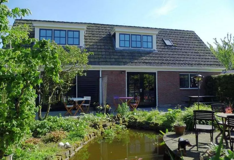 ベッドアンドブレックファースト T Laaisterplakky