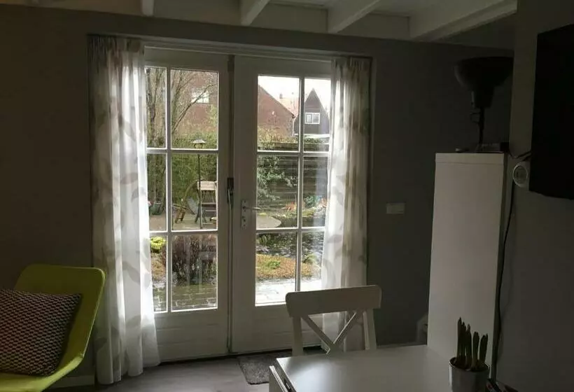 ベッドアンドブレックファースト T Laaisterplakky