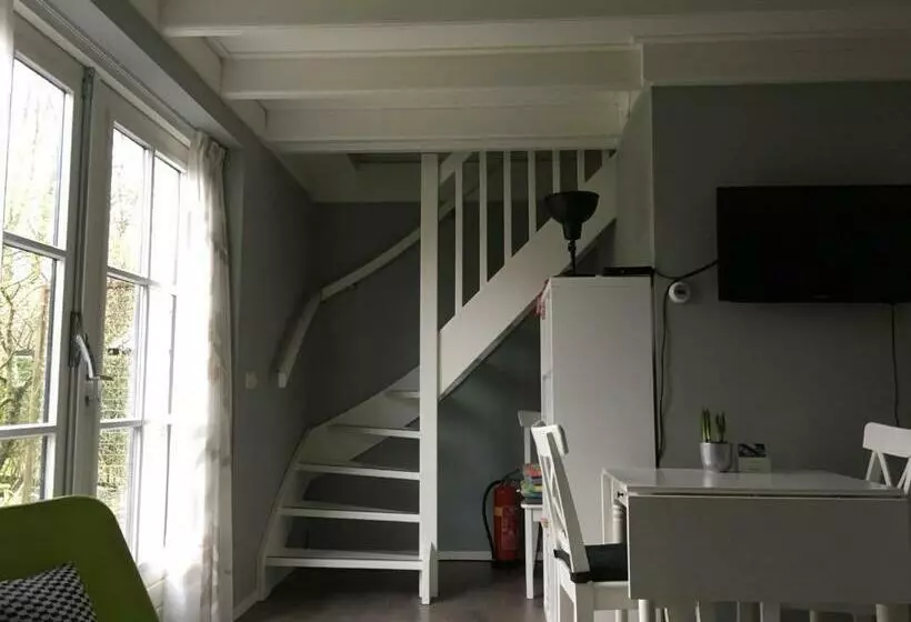 ベッドアンドブレックファースト T Laaisterplakky