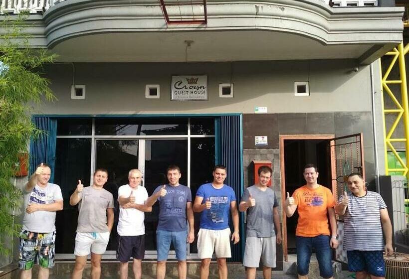 بنسيون Crown Guest House