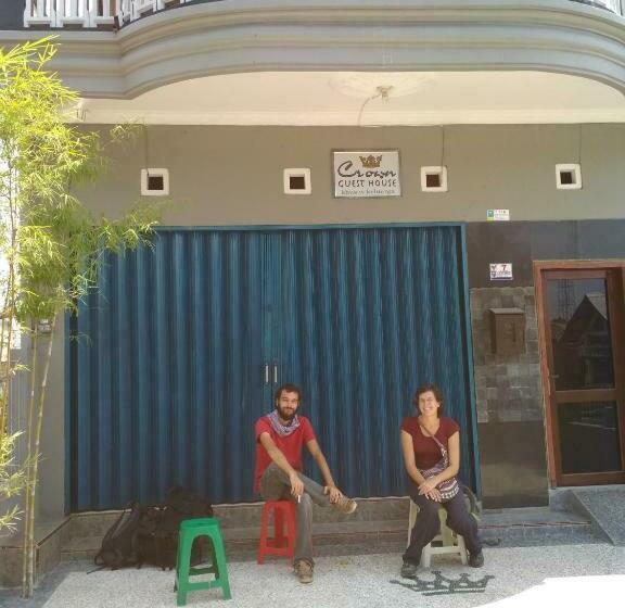 بنسيون Crown Guest House