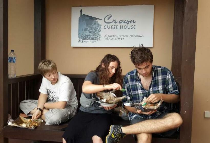 بنسيون Crown Guest House