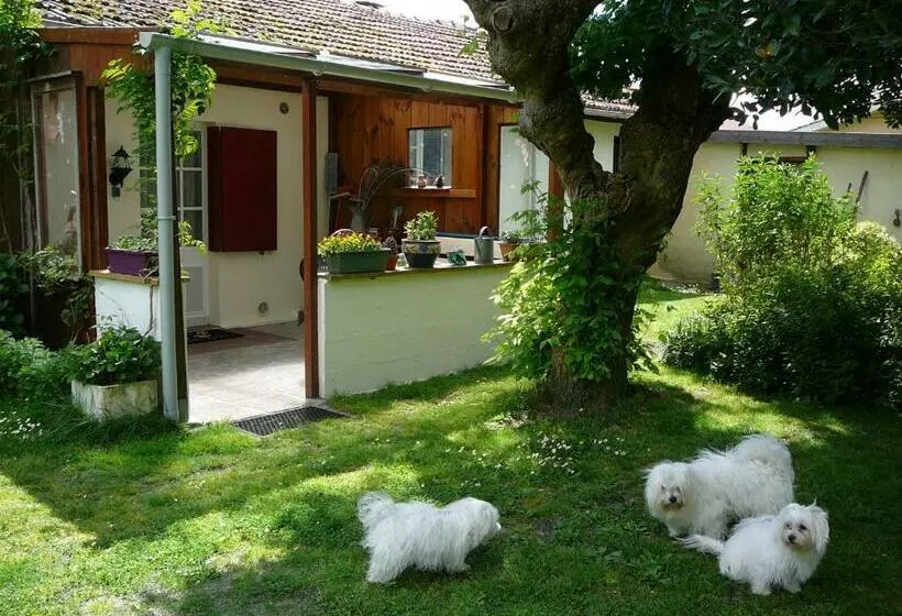 Majatalo Guesthouse La Burle