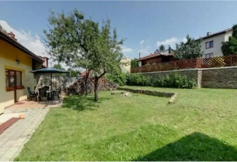 پانسیون Vila Strážan
