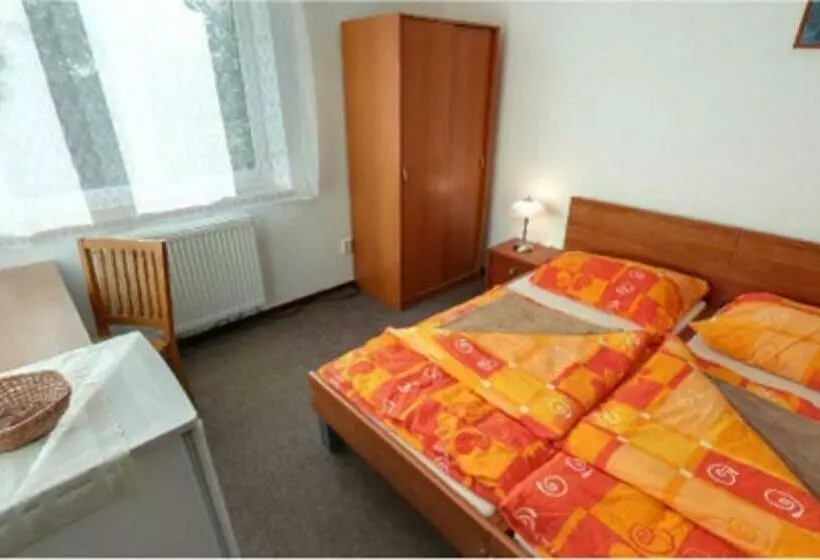 پانسیون Vila Strážan