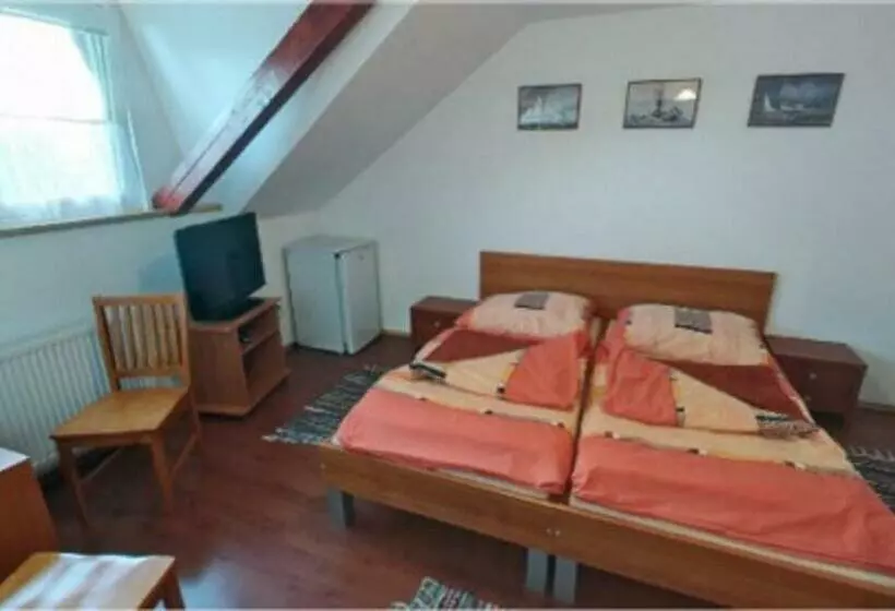 پانسیون Vila Strážan