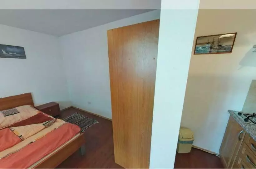 پانسیون Vila Strážan