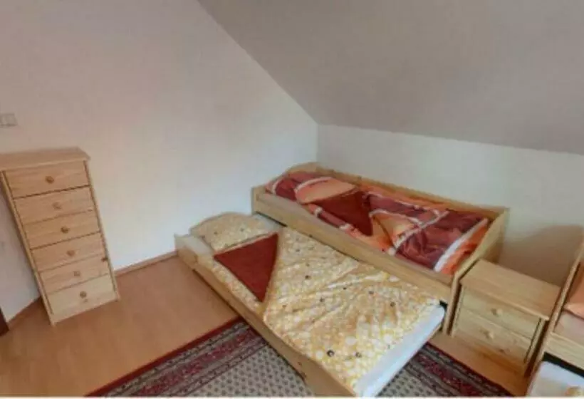 پانسیون Vila Strážan