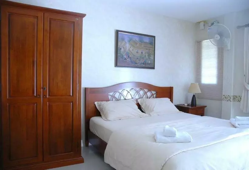 リゾートホテル Thararin Villa