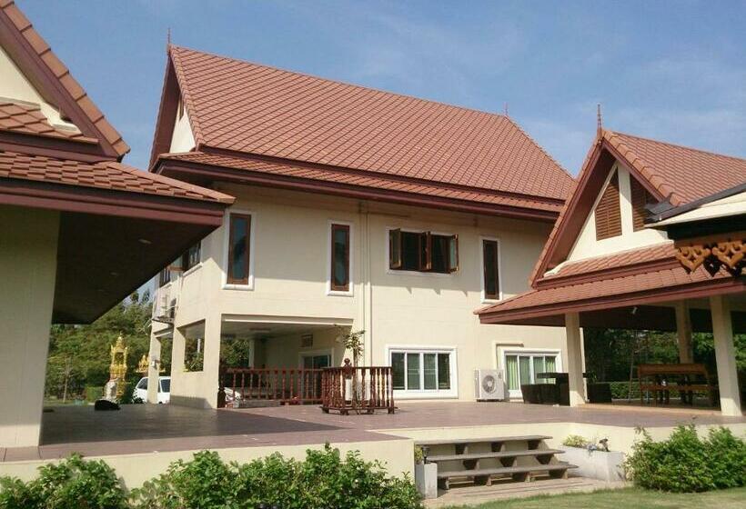 אתר נופש Thararin Villa