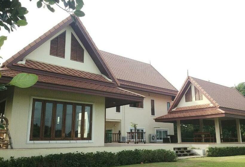 אתר נופש Thararin Villa