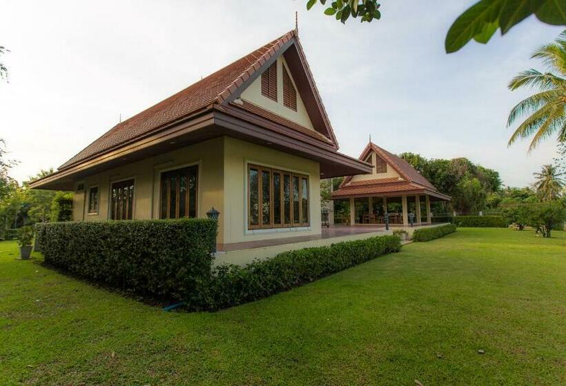 אתר נופש Thararin Villa