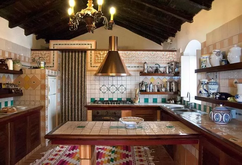 Aamiaismajoitus (B&B) Il Barone Del Mare