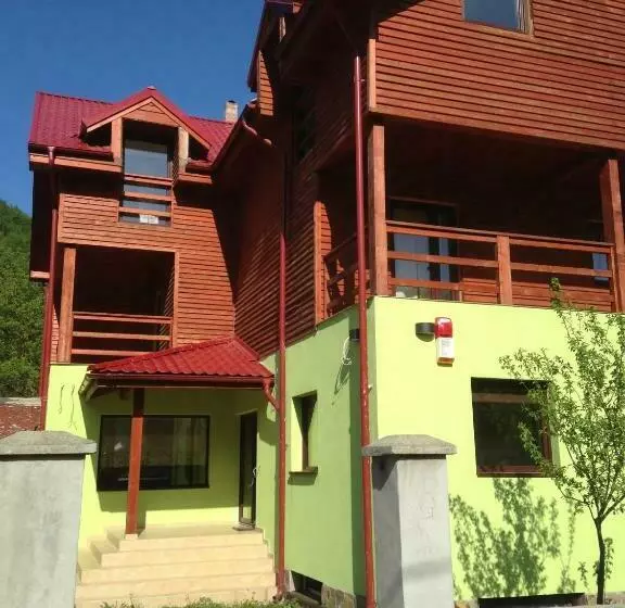 ペンション Dorf Haus Valiug