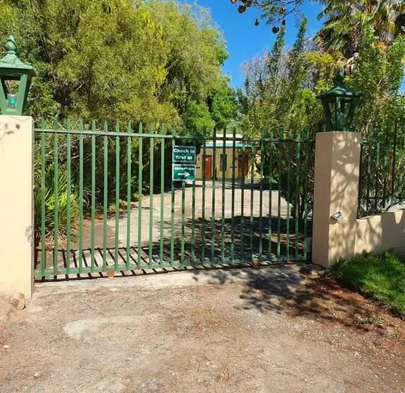 Majatalo Garden Corner Guesthouse