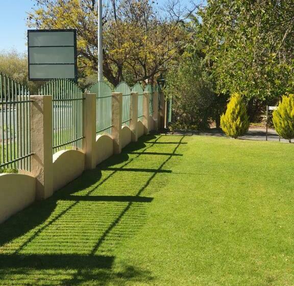 פנסיון Garden Corner Guesthouse