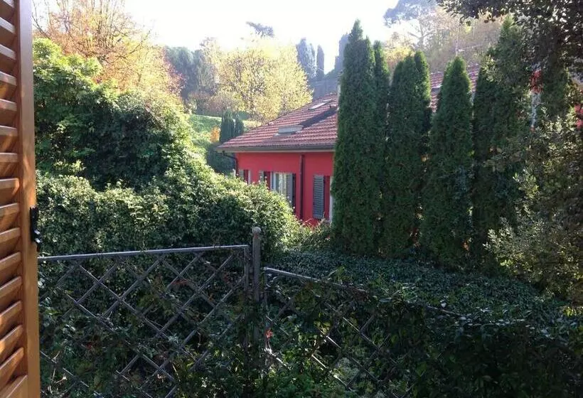 ベッドアンドブレックファースト Al Chiarè