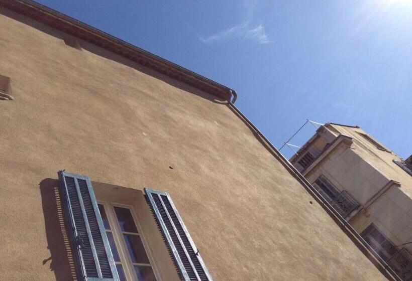 تختخواب و صبحانه La Maison D Odette