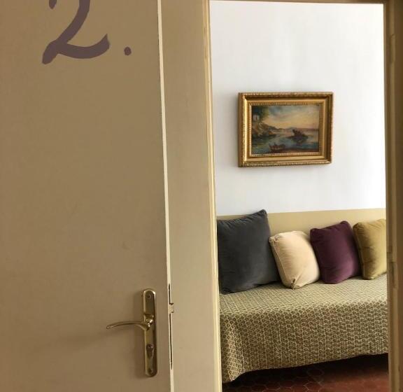 تختخواب و صبحانه La Maison D Odette