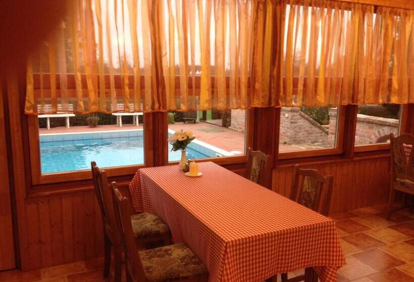 مبيت وإفطار Vándor Vigadó